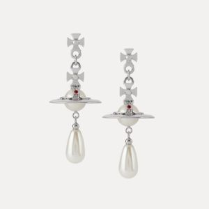 NWOT Vivienne Westwood Pearl Drop Earring